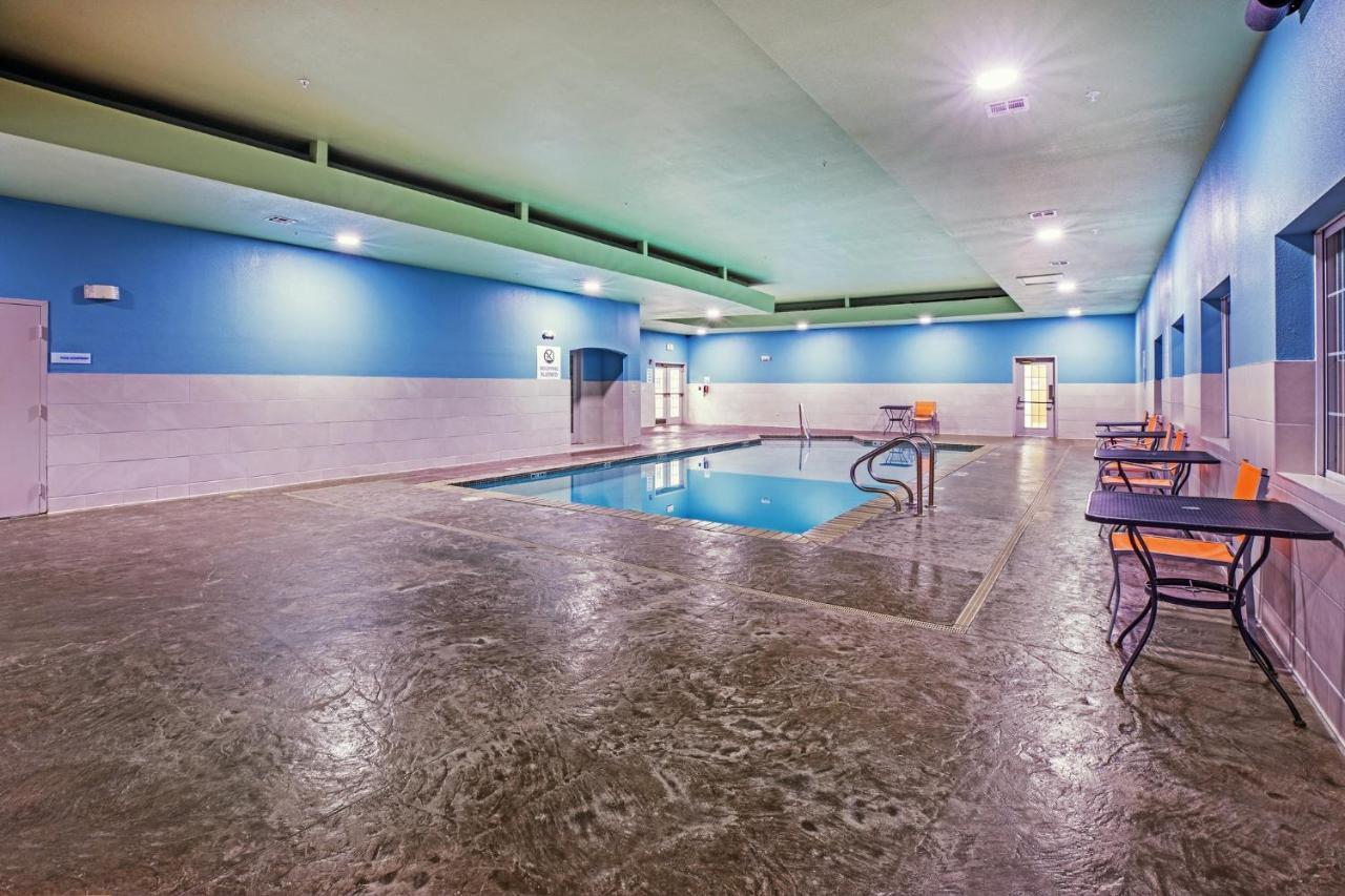 Holiday Inn Express Hotel And Suites Jenks By Ihg Buitenkant foto